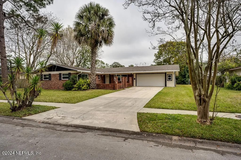 4713 Glorianne Circle W Jacksonville FL 32207