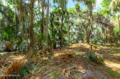 229 E River Road East Palatka FL 32131