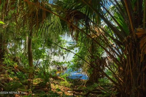 229 E River Road East Palatka FL 32131