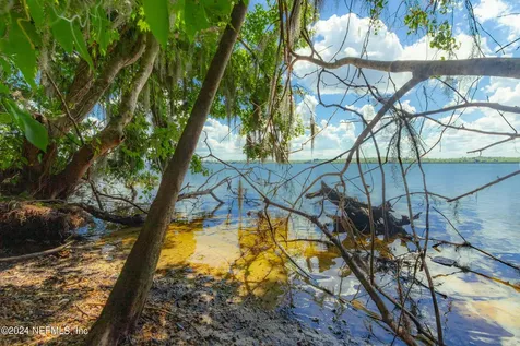 229 E River Road East Palatka FL 32131