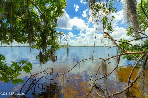 229 E River Road East Palatka FL 32131