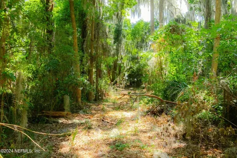 229 E River Road East Palatka FL 32131