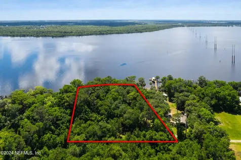 229 E River Road East Palatka FL 32131