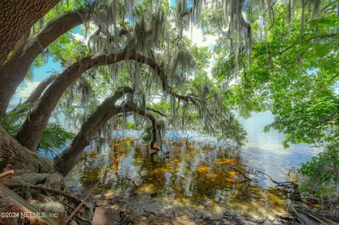 229 E River Road East Palatka FL 32131