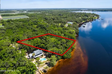 229 E River Road East Palatka FL 32131
