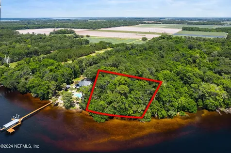 229 E River Road East Palatka FL 32131