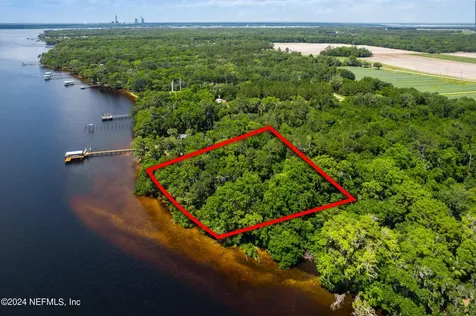 229 E River Road East Palatka FL 32131