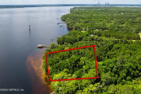 229 E River Road East Palatka FL 32131