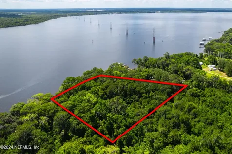 229 E River Road East Palatka FL 32131