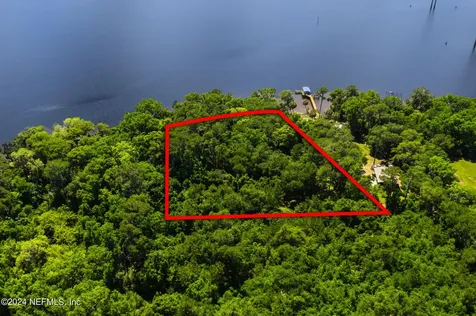 229 E River Road East Palatka FL 32131