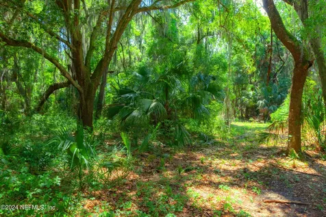 229 E River Road East Palatka FL 32131