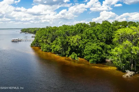 229 E River Road East Palatka FL 32131