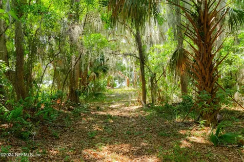 229 E River Road East Palatka FL 32131