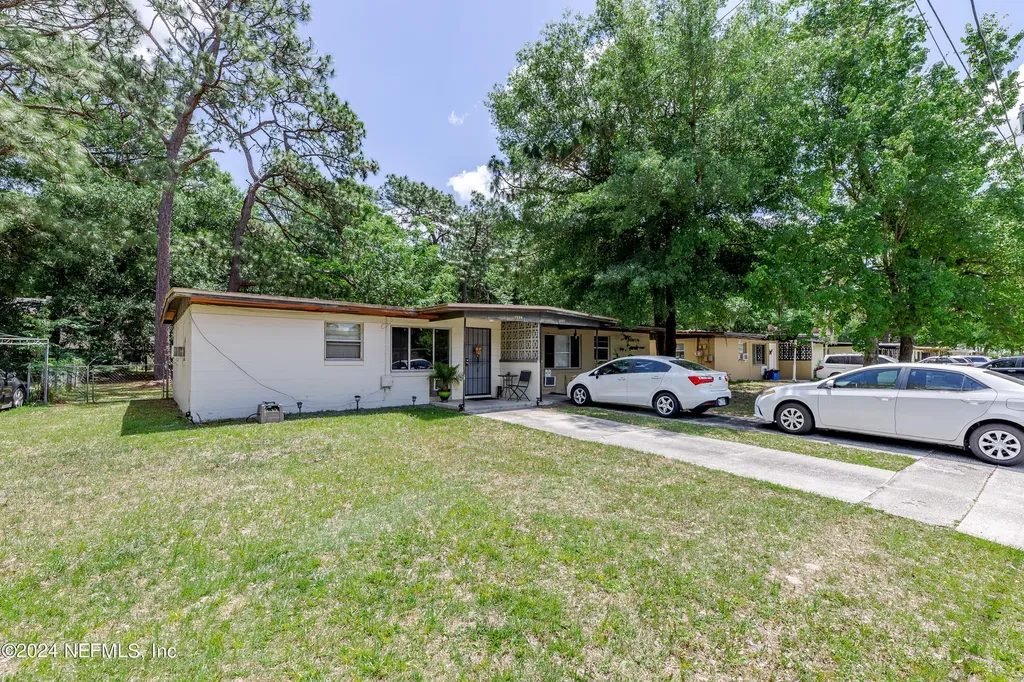 1839-1841 Doyon Court Jacksonville FL 32210