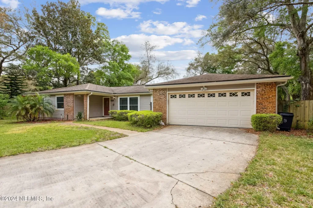 13532 Tarrasa Court W Jacksonville FL 32225