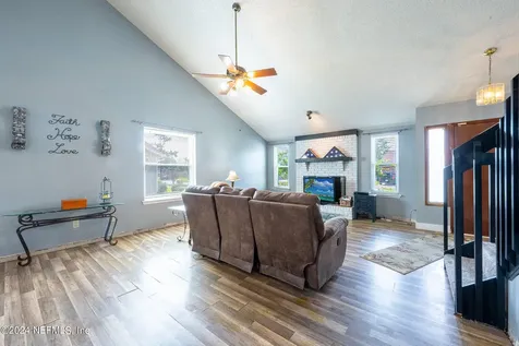 4573 Crosstie Road N Jacksonville FL 32257