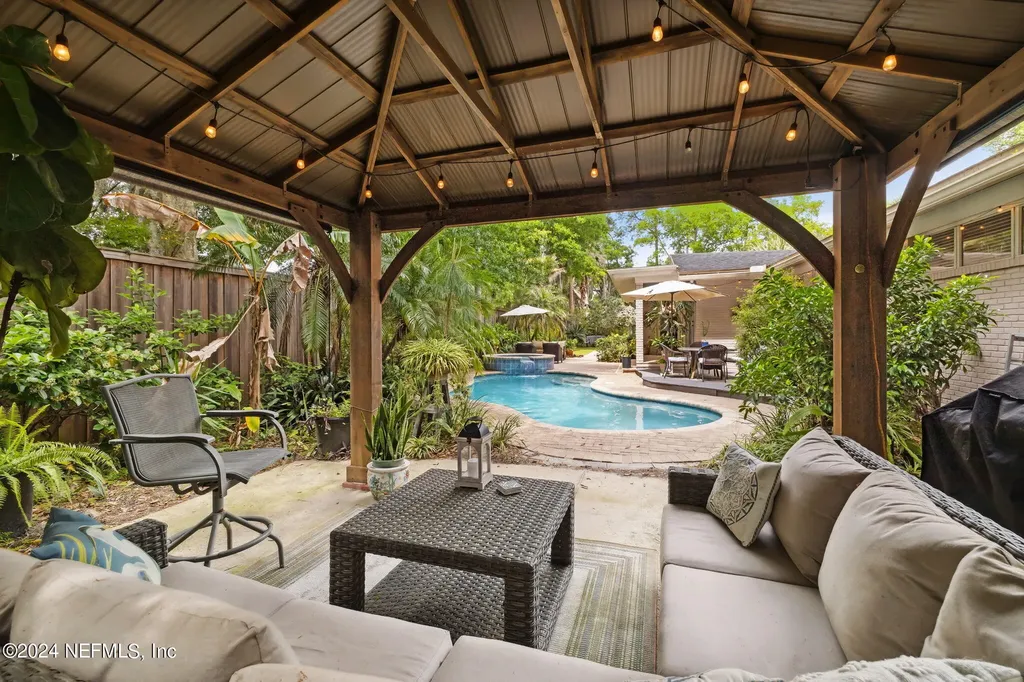 6916 La Mesa Drive W Jacksonville FL 32217