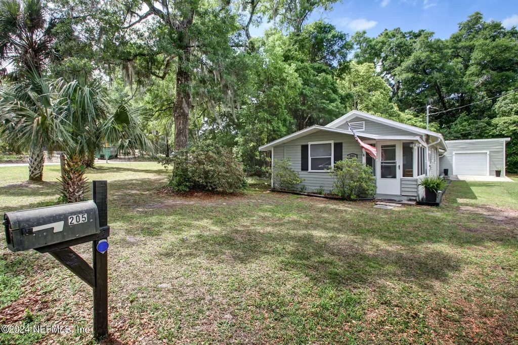 205 Holly Avenue Pomona Park FL 32181