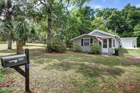 205 Holly Avenue Pomona Park FL 32181