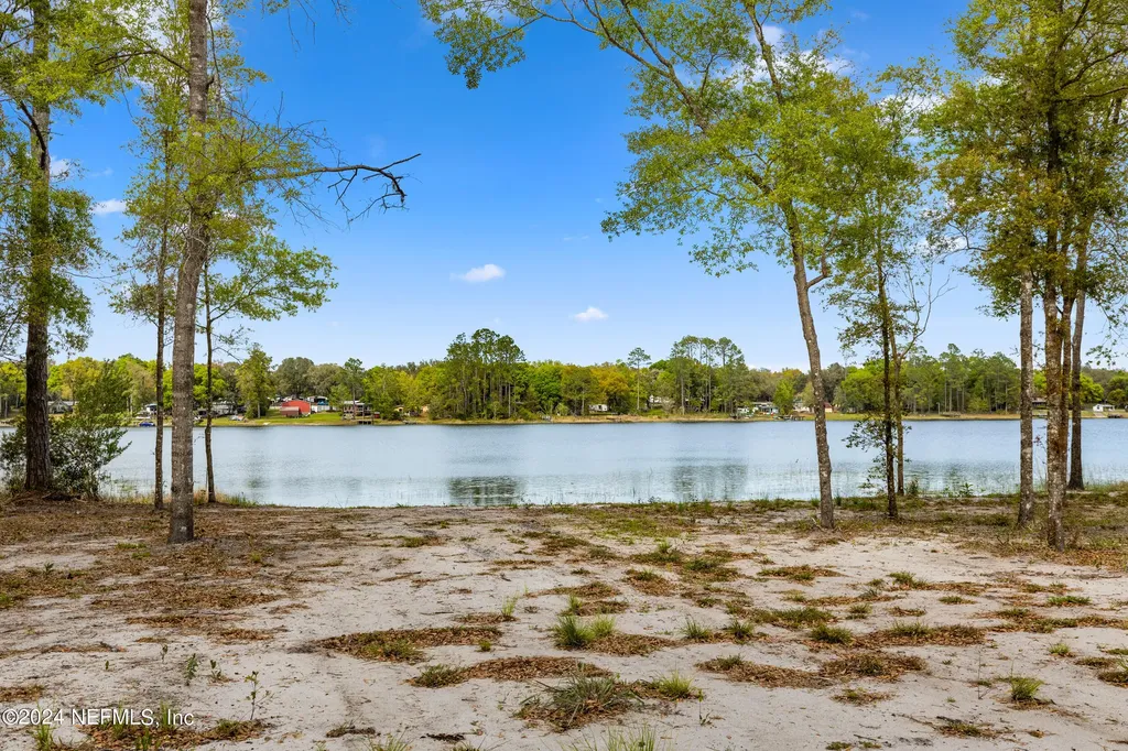 140 Junior Lake Trail Interlachen FL 32148
