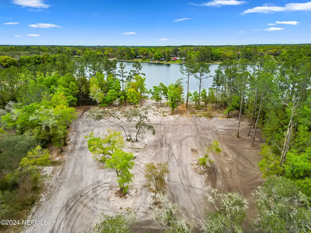 140 Junior Lake Trail Interlachen FL 32148