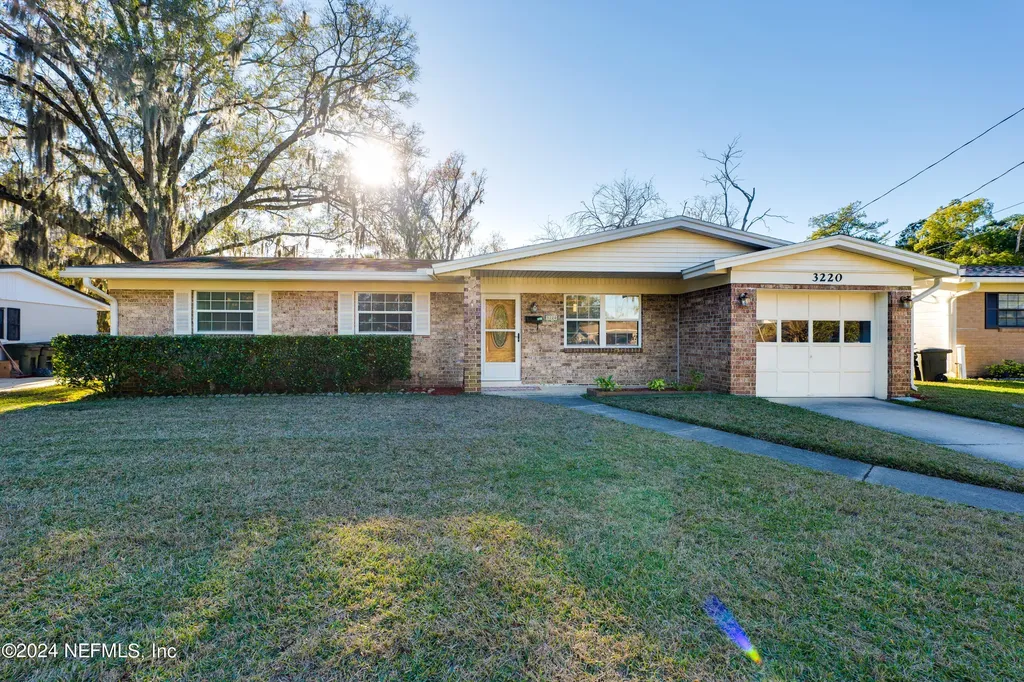 3220 Carrevero Drive W Jacksonville FL 32216
