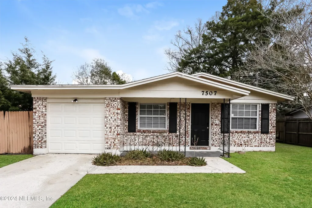 7507 John F Kennedy Drive E Jacksonville FL 32219