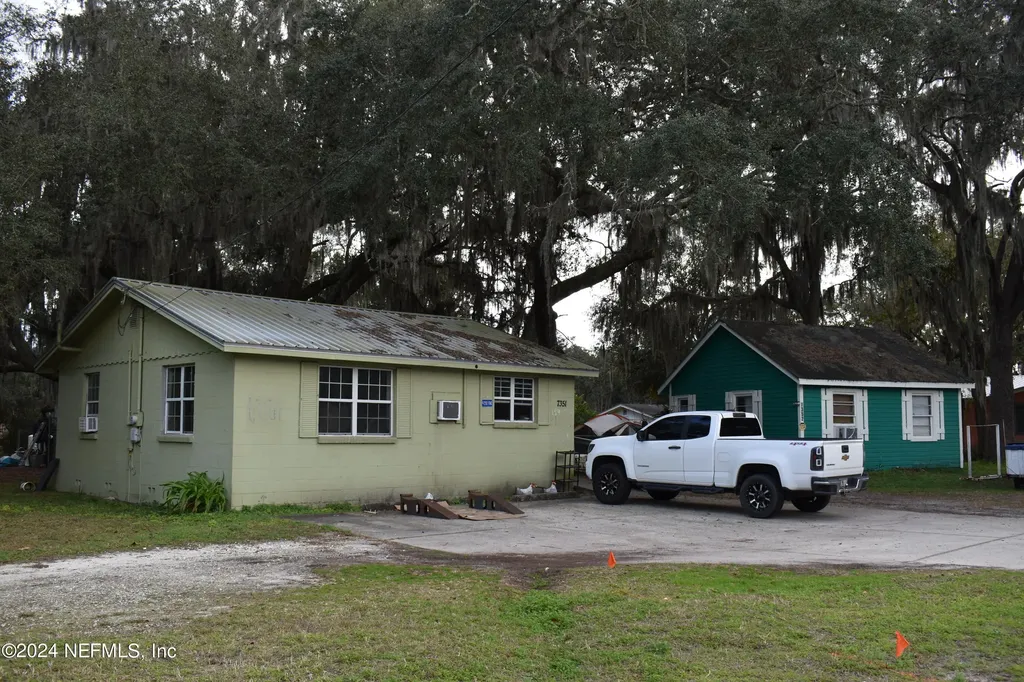 7351 -7353 Crill Avenue Palatka FL 32177