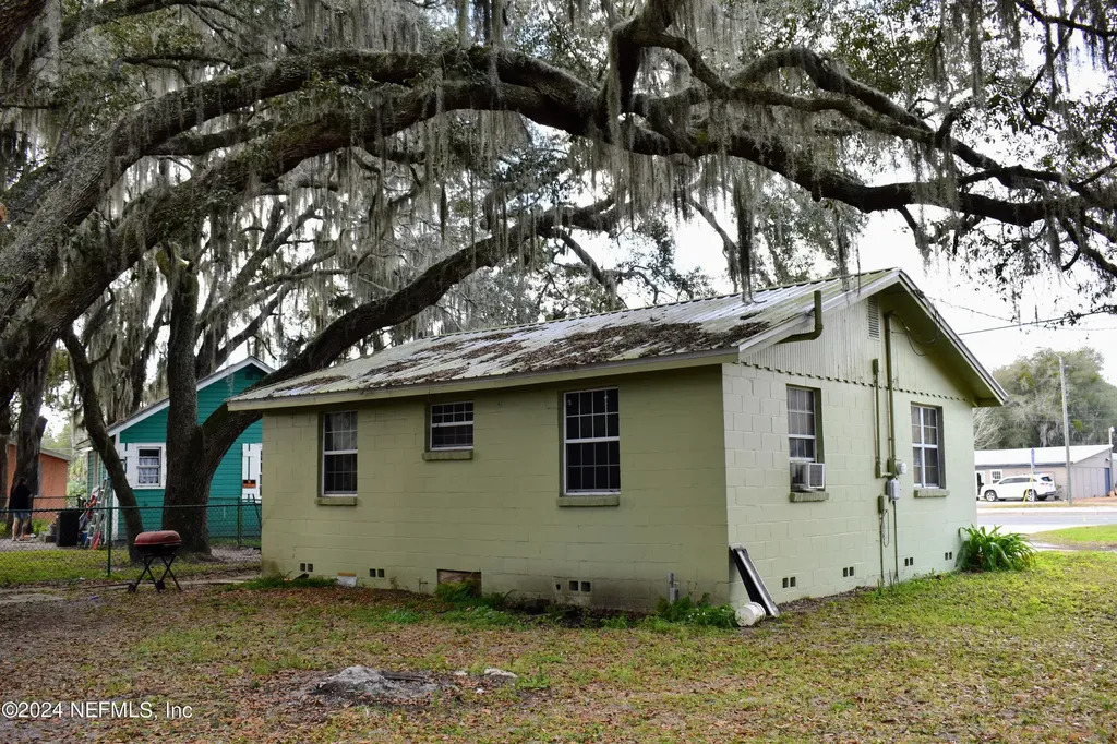 7351 -7353 Crill Avenue Palatka FL 32177