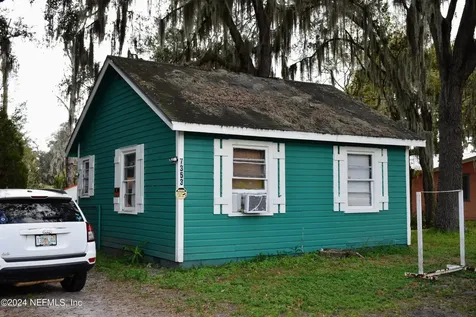7351 -7353 Crill Avenue Palatka FL 32177