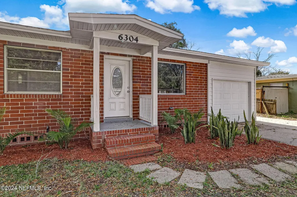 6304 Pine Cove Lane Jacksonville FL 32211