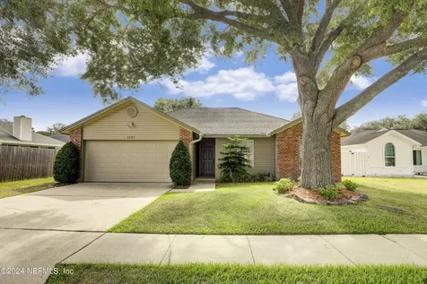 1767 Chandelier Circle W Jacksonville FL 32225