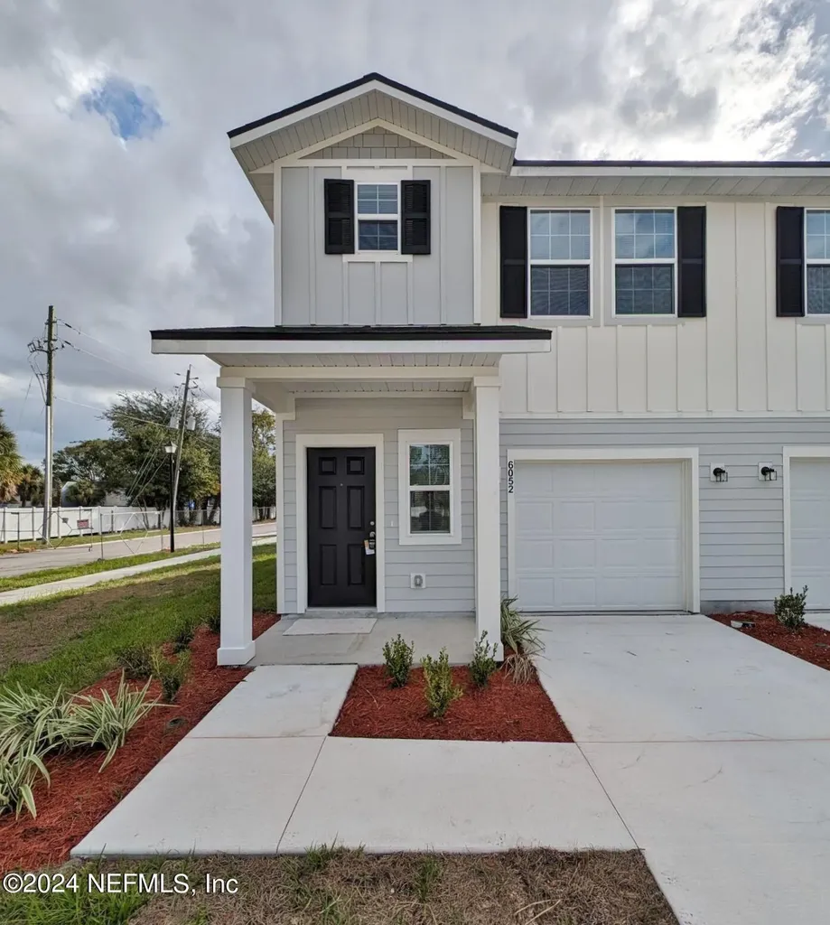 6052 Carolines Court Jacksonville FL 32277