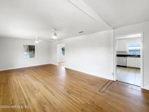 1869 Memory Lane Jacksonville FL 32210