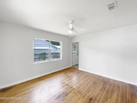 1869 Memory Lane Jacksonville FL 32210