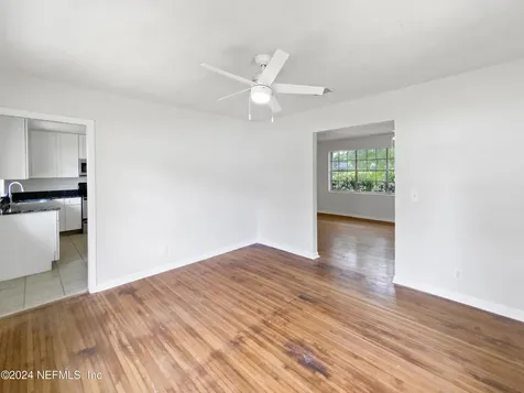 1869 Memory Lane Jacksonville FL 32210