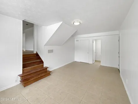 1869 Memory Lane Jacksonville FL 32210