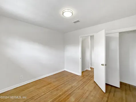 1869 Memory Lane Jacksonville FL 32210