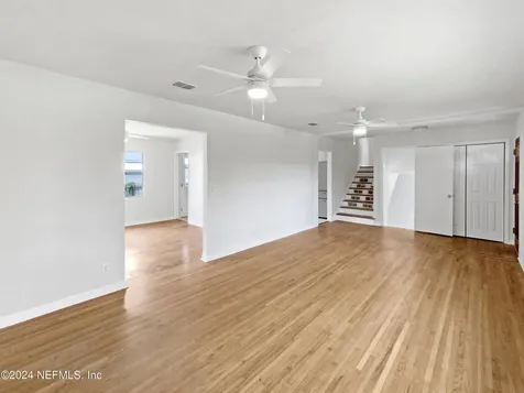 1869 Memory Lane Jacksonville FL 32210
