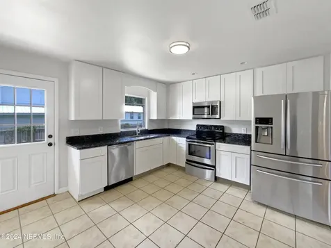 1869 Memory Lane Jacksonville FL 32210