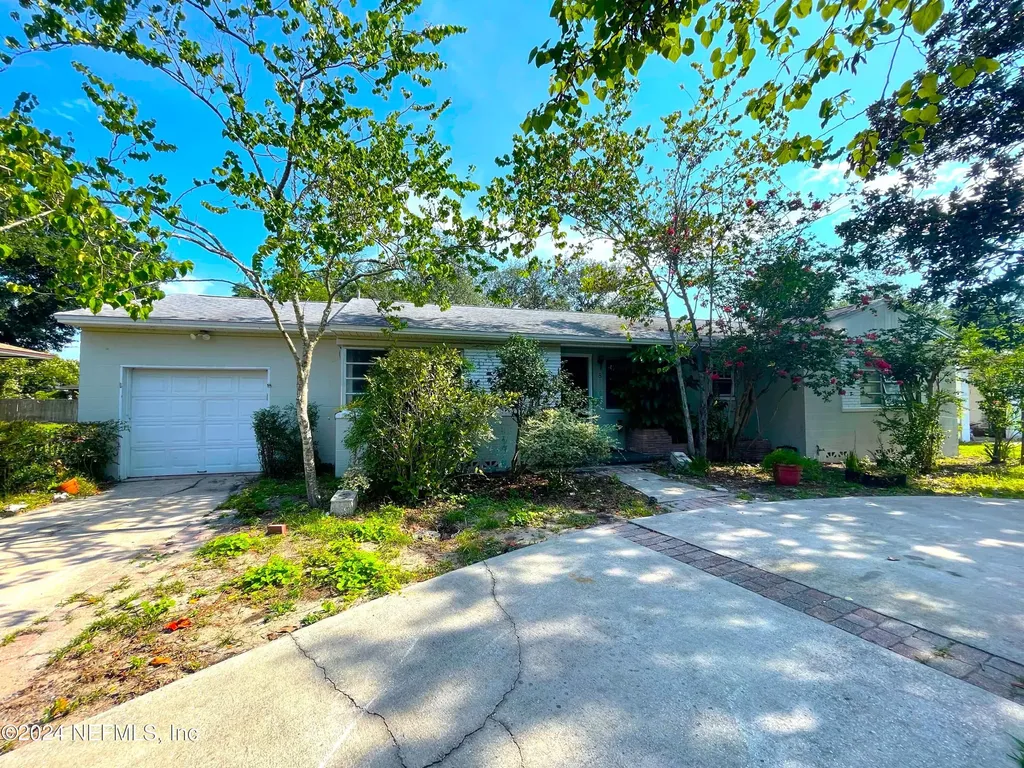 8365 Bordeau Avenue N Jacksonville FL 32211
