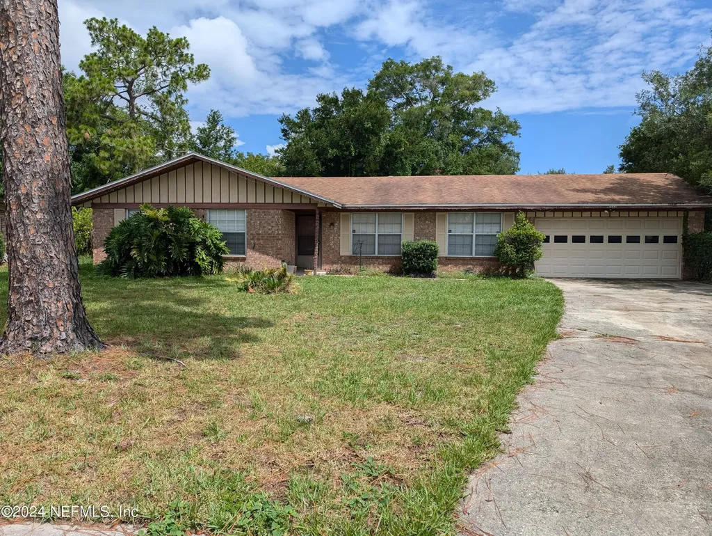 6113 Round Lake Road N Jacksonville FL 32277