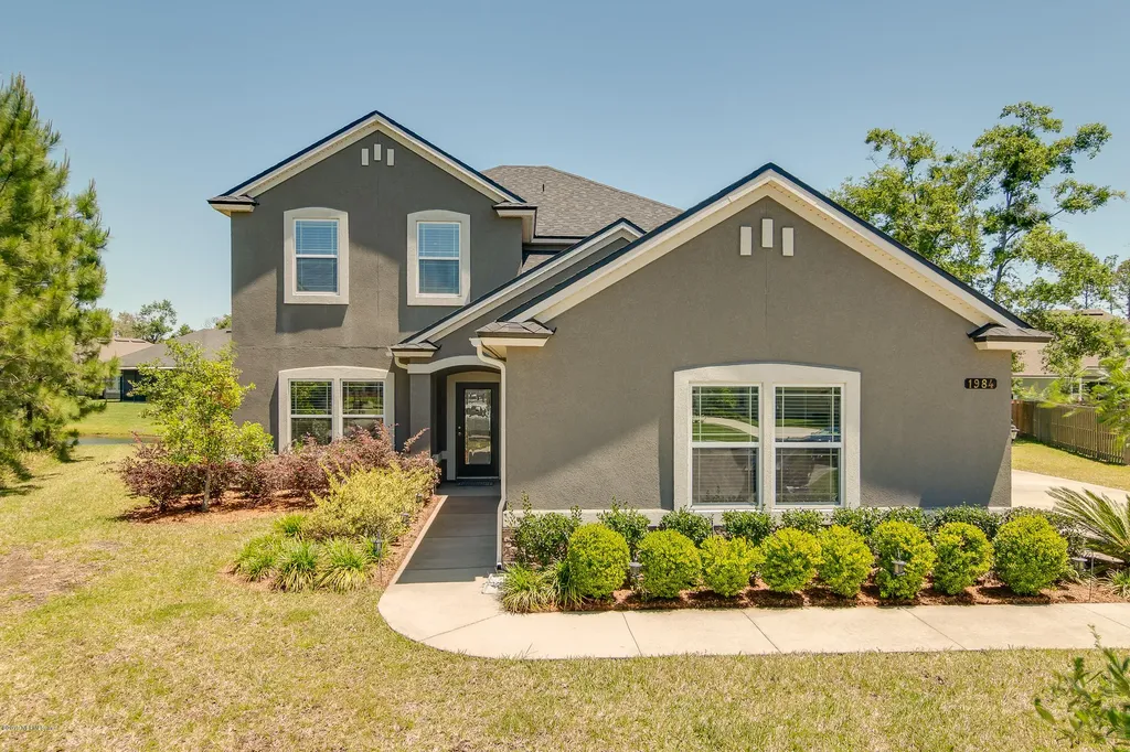 1984 Colonial Drive Green Cove Springs FL 32043