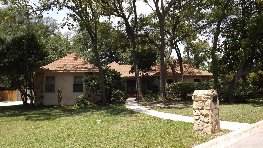 6306 Whispering Oaks Drive W Jacksonville FL 32277