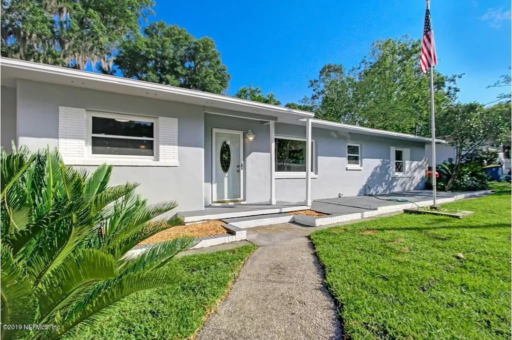 6064 Robbins Circle S Jacksonville FL 32211