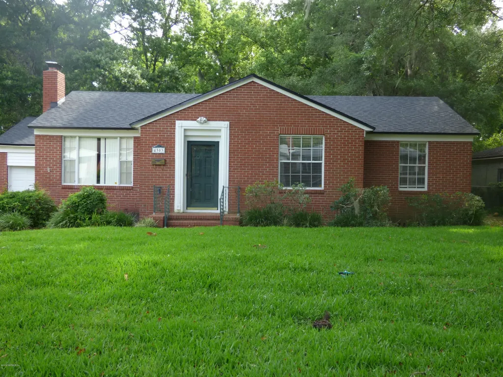 4303 Peachtree Circle E Jacksonville FL 32207