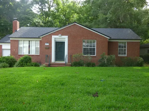 4303 Peachtree Circle E Jacksonville FL 32207