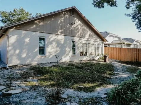 6806 Mirror Lake Avenue Tampa FL 33634