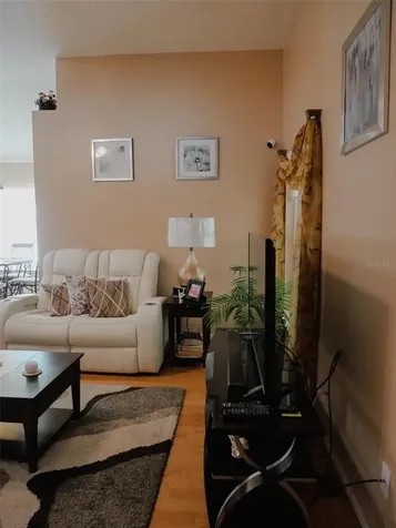 6806 Mirror Lake Avenue Tampa FL 33634