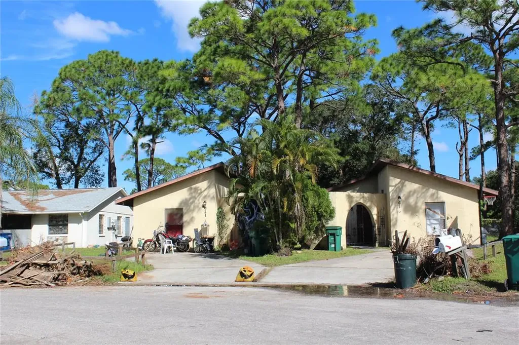 611 61st Avenue Terrace E Bradenton FL 34203